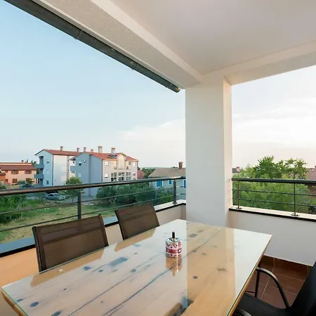 Anja 2nd Floor Apartmán Peroj