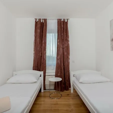 Anja 2nd Floor Apartmán Peroj