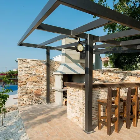 Anja 2nd Floor Peroj