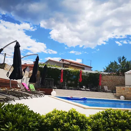 Anja 2nd Floor Appartamento Peroj