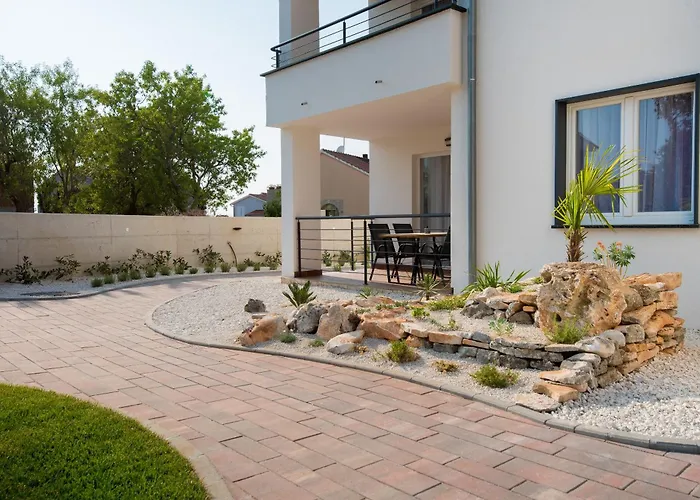 Anja 2nd Floor 페로이