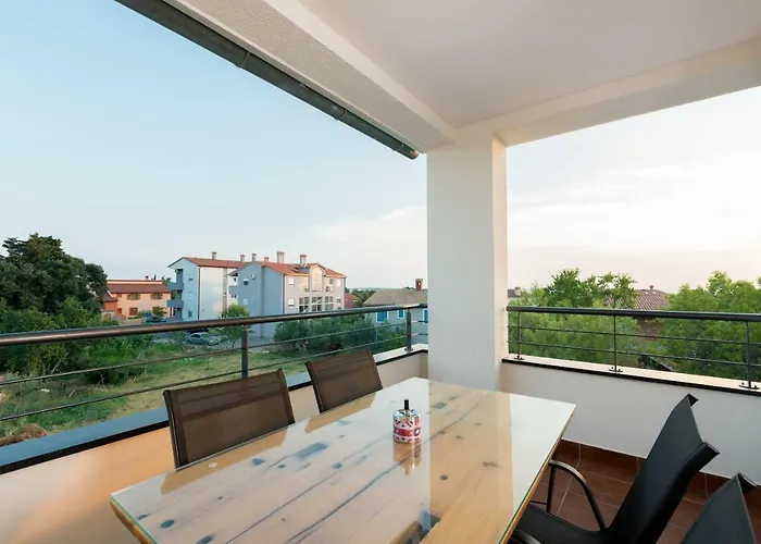 Anja 2nd Floor 아파트 페로이