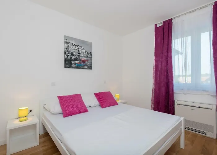 Anja 2nd Floor 아파트 페로이