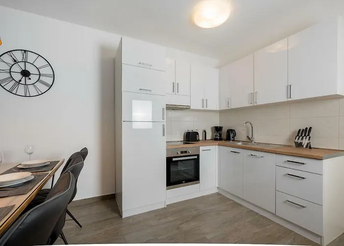 Anja 2nd Floor * 페로이