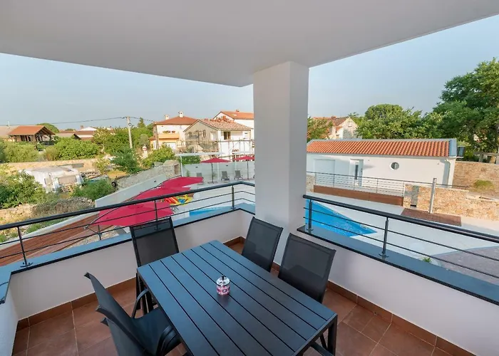 아파트 Anja 2nd Floor 페로이