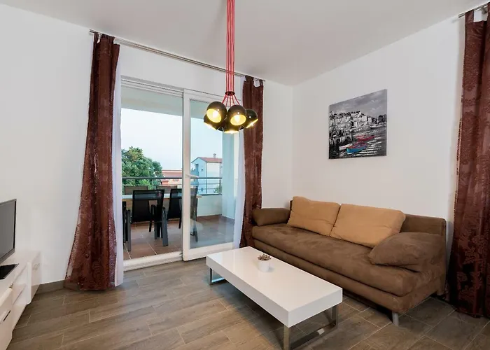 Anja 2nd Floor 아파트 페로이