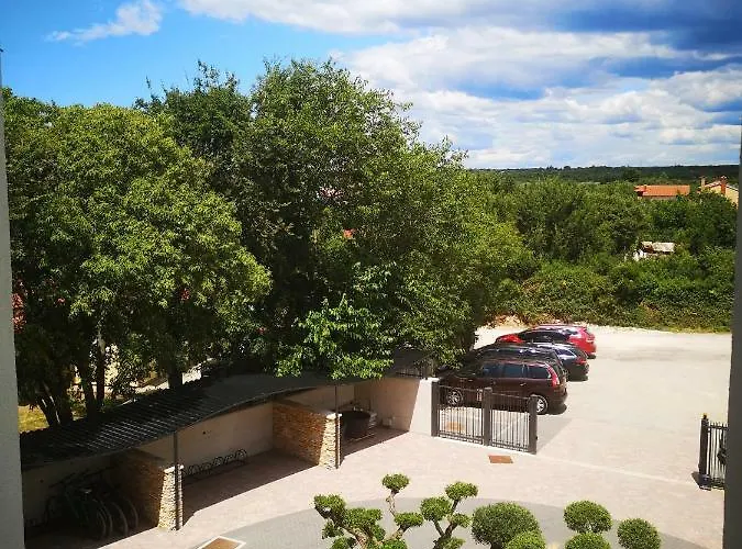 Anja 2nd Floor 아파트 페로이